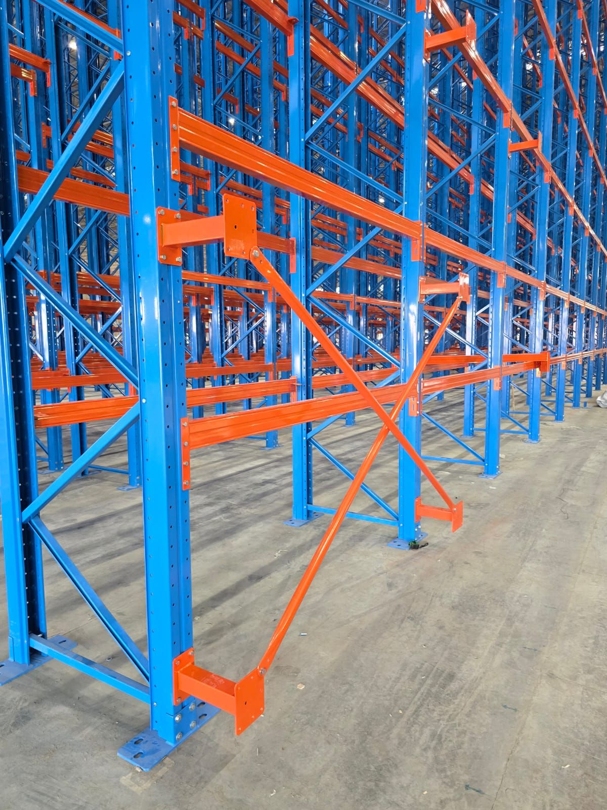 Estantería selectiva con protecciones