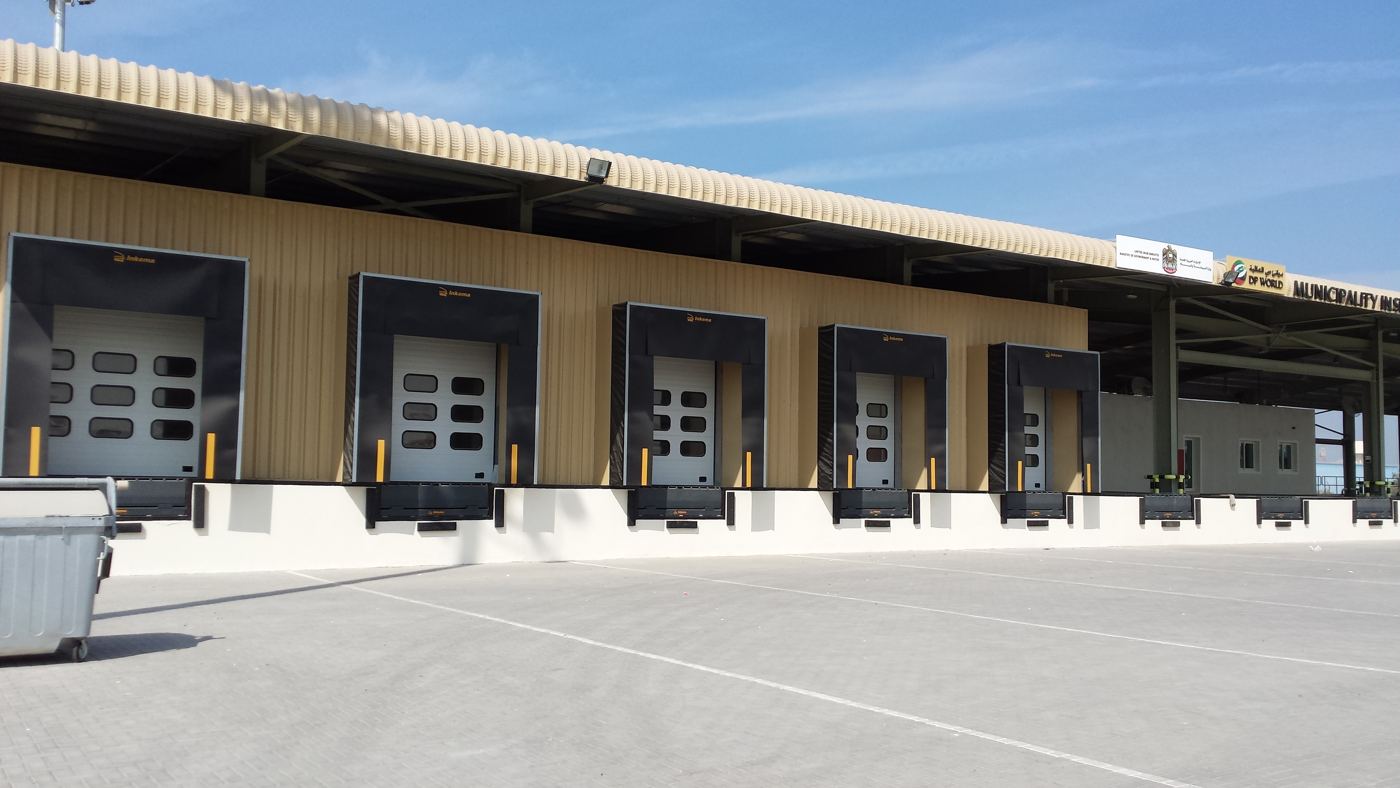 Muelles con puertas seccionales